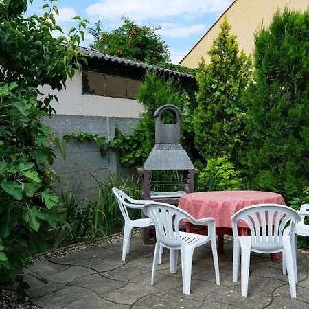 4 Evszak Apartman Гюла Екстериор снимка